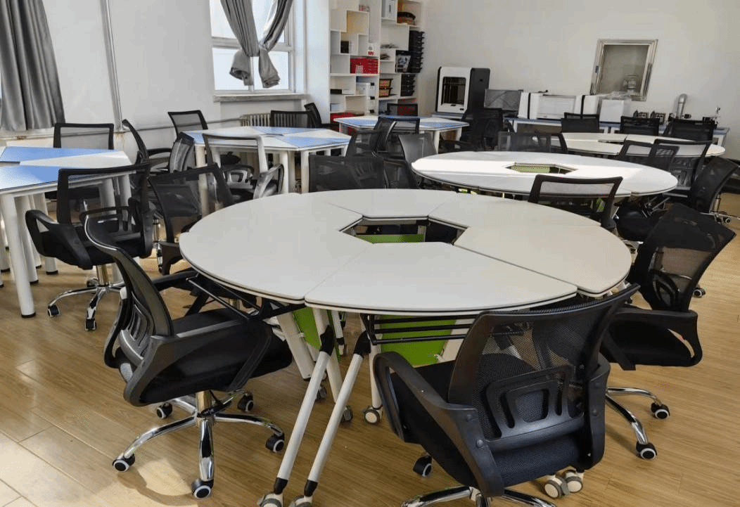 公司创客实训室建成并投入使用