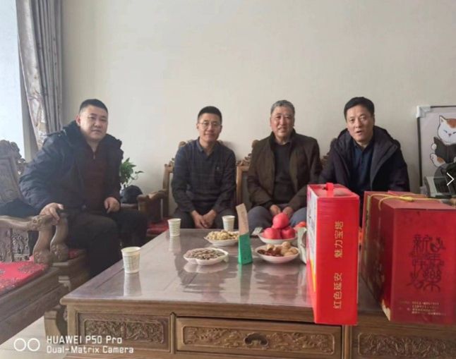 公司领导走访慰问公司退休教职工